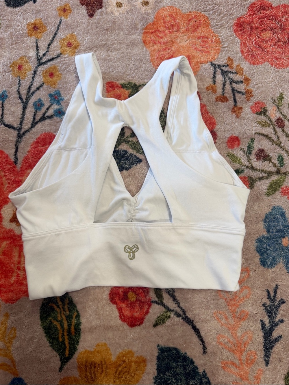 ARITZIA GOLDEN White Ruched Front Sports Bra - Picture 2 of 3